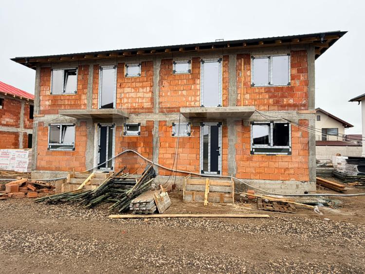 Casă nouă cu 3 dormitoare, 2 băi și teren de 220 mp - 2