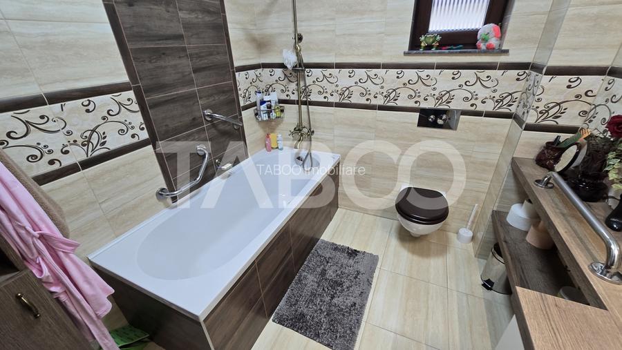 Casa individuala de vanzare 10 camere 691mp teren si garaj zona Lupeni - 10