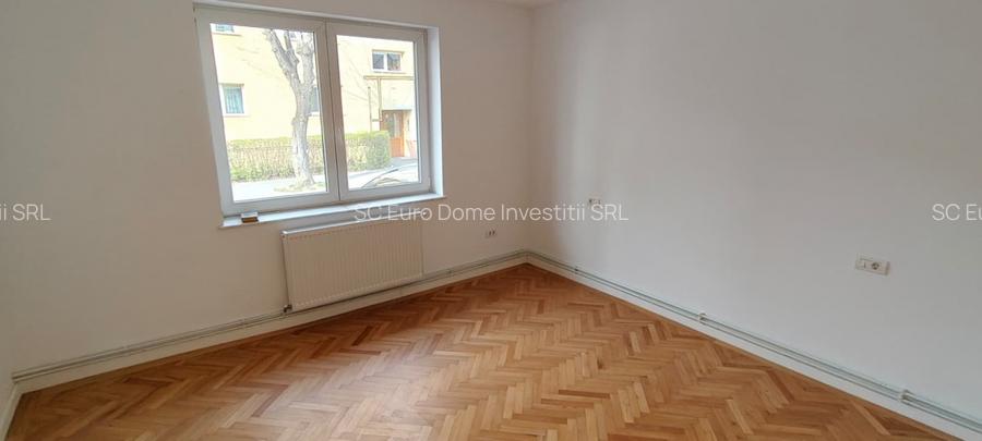 Casa renovata cu curte si garaj - 5