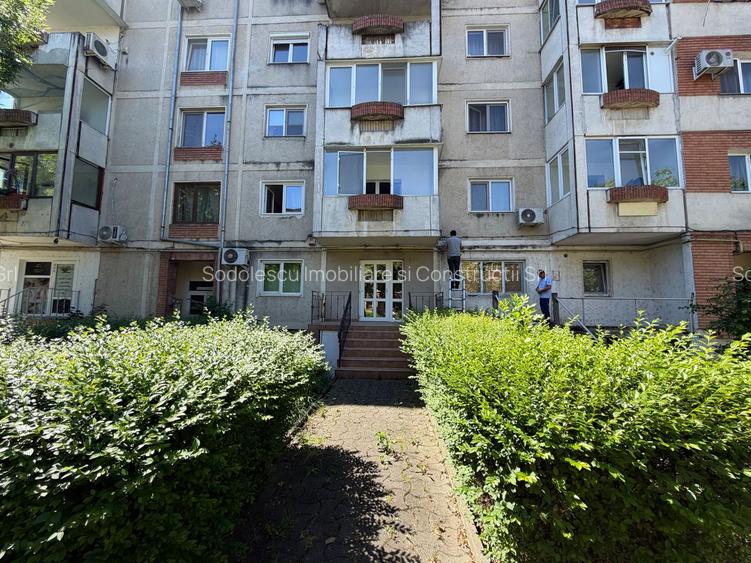 Spațiu parter cu destinație mixtă, zona fostă Lidia – 67 mp - 28
