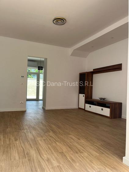 Triplex modern, între Calea Circumvalațiunii și Bulevardul Cetății - 5