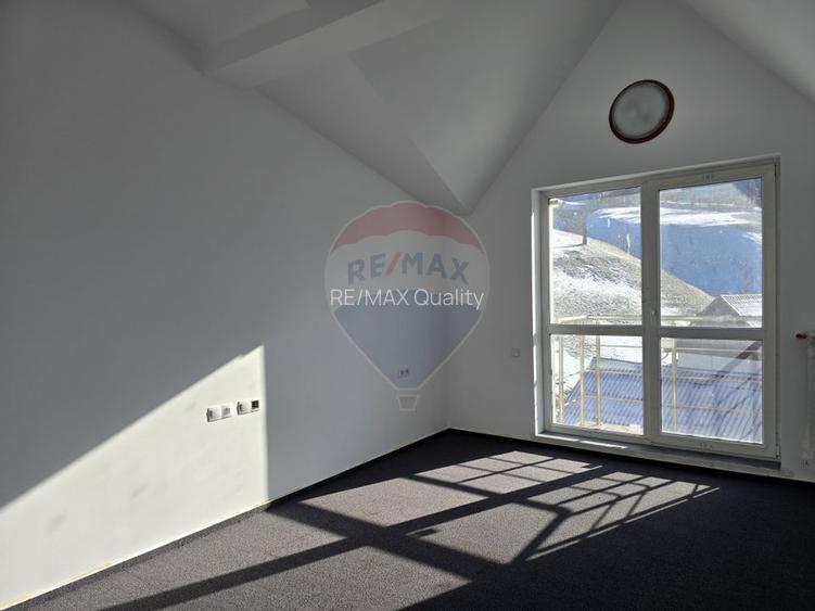 Vila / Pensiune / Camin / Azil seniori, zona superba Moeciu, parcare - 12