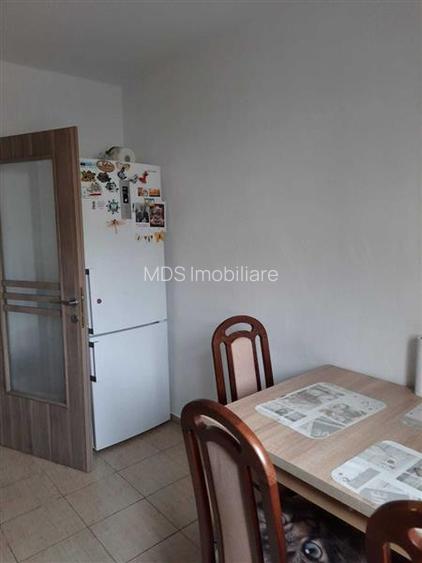Mobilat si utilat la etajul 2 in bloc anvelopat - 3