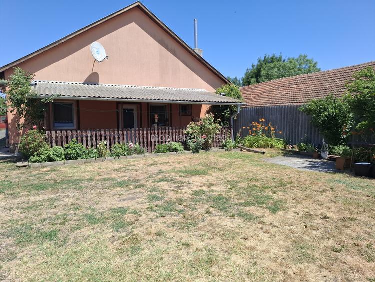 Proprietate mixtă de vânzare în Nădlac – Casă modernă + hală/grajd + teren mare - 5