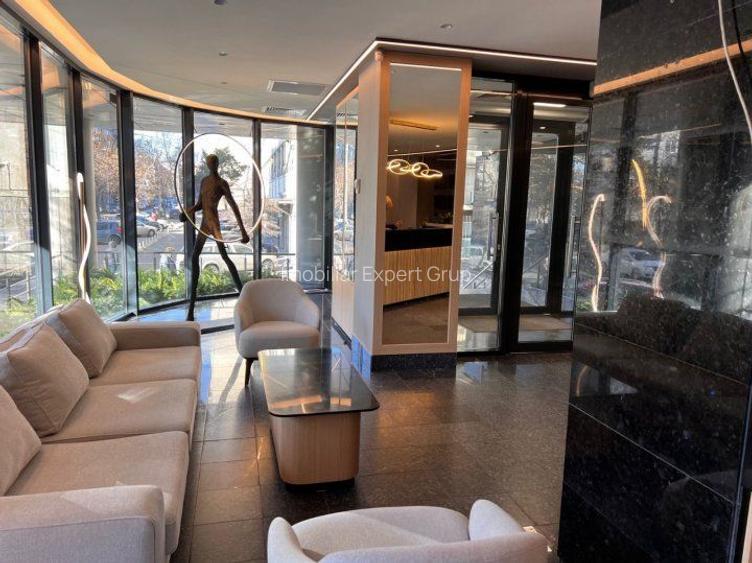 Spatiu Birouri diverse suprafete Piata Victoriei 11 Euro / mp - 2