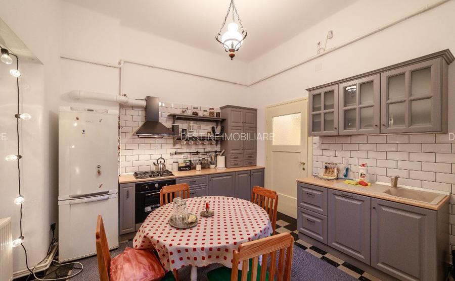 Apartament cu 4 camere, suprafata de 135 mp, garaj si beci in inima orasului   - 10