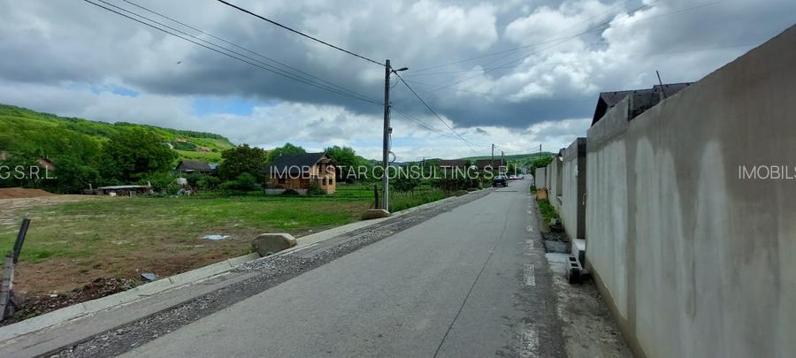 De vanzare 1250 mp teren intravilan cu utilitati in Corunca - 2