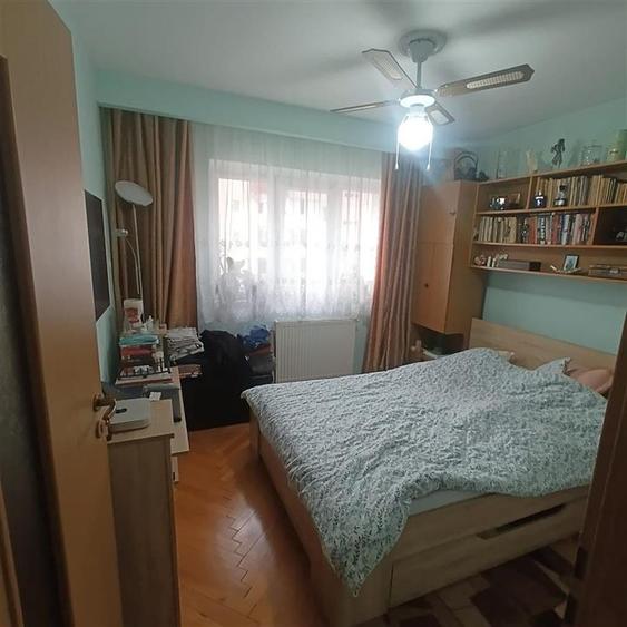 Apertament 2 camere decomandat balcon pivnita zona Valea Aurie