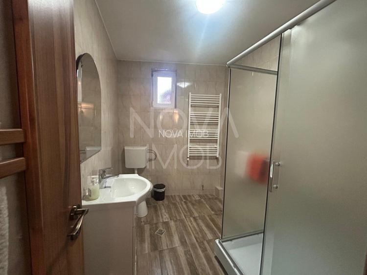 Casa de vanzare 200 mp cu spatiu comercial la parter, strada Lunga - 13