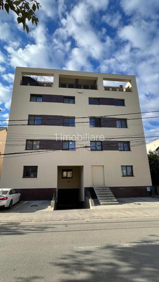 Spatiu comercial cu multiple destinatii parter bloc - 2