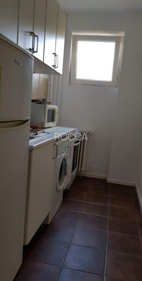 Garsoniera la 3 minute de metrou, balcon, zona Titan - 3