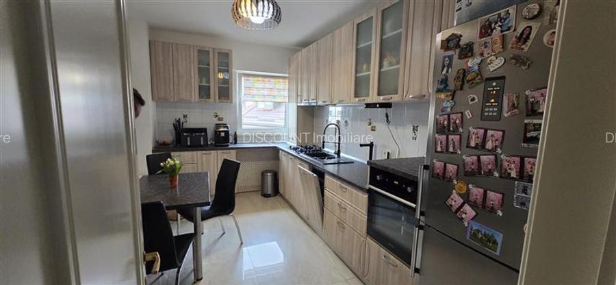Apartament 4 camere zona 9 MAI - 2
