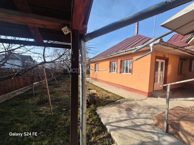 Casă cu anexă și teren generos de 1.600 mp - 2