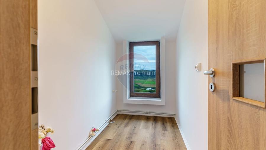 Teren 9.4 ha extravilan + casa 230 mp, COMISION 0% - 11