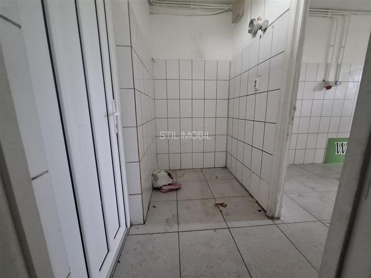 Spatiu comercial, 21 mp, Piata Cug, liber, pretabil orice afacere - 5