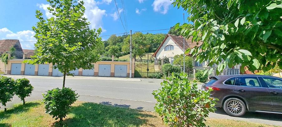 Proprietate superba teren, cladire cu opt garaje si gard zidit - 12