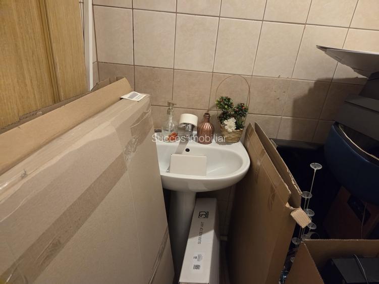 BANU MANTA-PRIMARIA SECT 1,SPATIU COMERCIAL255 MP,4000 EURO - 12