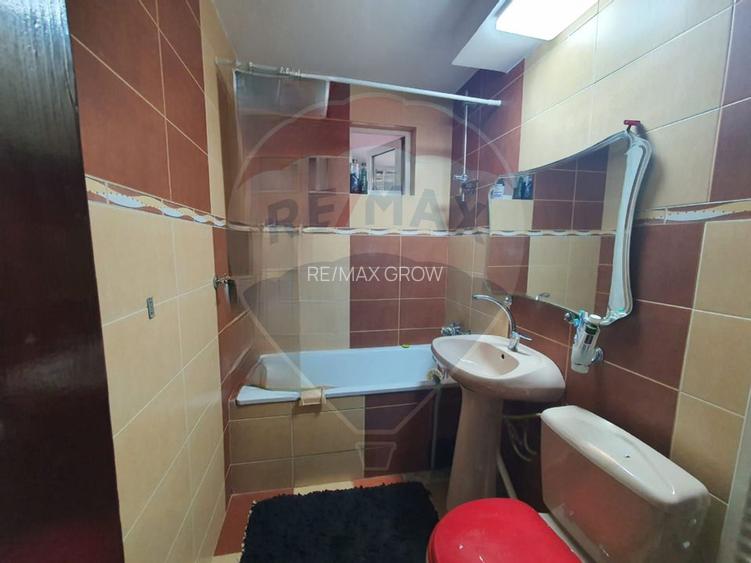 Apartament cu 3 camere de vânzare în zona Est Roman - 4