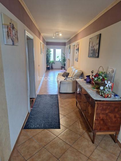 Hală/Grajd + teren mare + Casă modernă - Proprietate mixtă de vânzare în Nădlac - 9