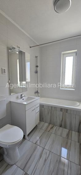 Inchiriez 2 camere, in bloc nou,cu parcare(2locuri),Cartierul Tineretului,parter - 9