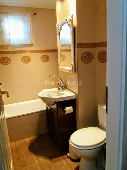 Proprietar vând apartament 3 camere , decomandat,renovat, zona Lipovei - 9