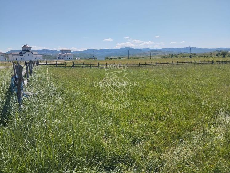 Teren 700 mp cu utilitati-panoramic-Livezile - 2