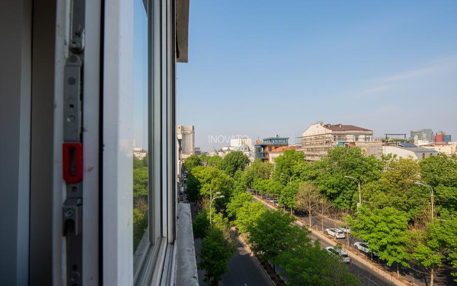 Apartament renovat cu 3 camere | Bloc 1982 | Centrul Vechi Km0 - 12