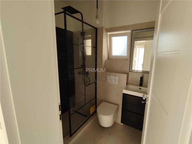 Casa individuala - spatii generoase- zona foarte buna - carport - 18