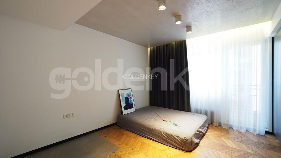 Apartament renovat cu 3 camere, 2 bai | 190mpc | garaj si boxa