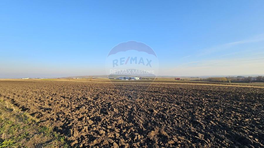 Teren extravilan 6,100mp Stroiesti / Soseaua DN17, Suceava - 7