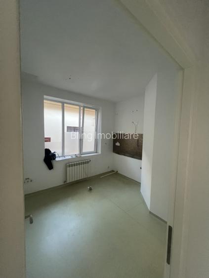 Spatiu de vanzare la strada  , 50 mp , 21 Decembrie  - 6