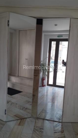 Spatiu deosebit 13 Septembrie - Palatul Parlamentului - 12