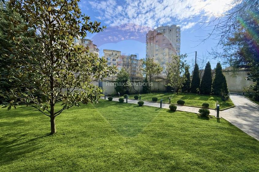 Vilă de lux cu piscină și grădină privată – reședință neoclasică - 20