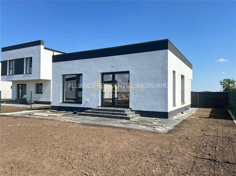 Casa individuala - 4 camere  - 2 bai - in ansamblu rezidential-str asfaltata - 13