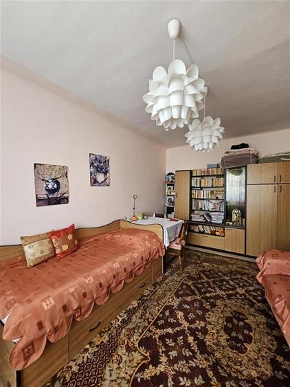 Apartament cu GRADINA SI ACOPERIS MANSARDA DE VANZARE IN ONESTI ETJ 1