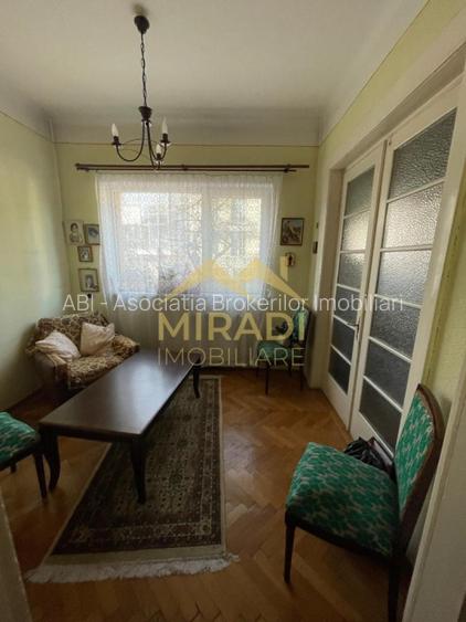 Vanzare apartament in vila 6 CAMERE compus din D P M din D P 1 M - 3