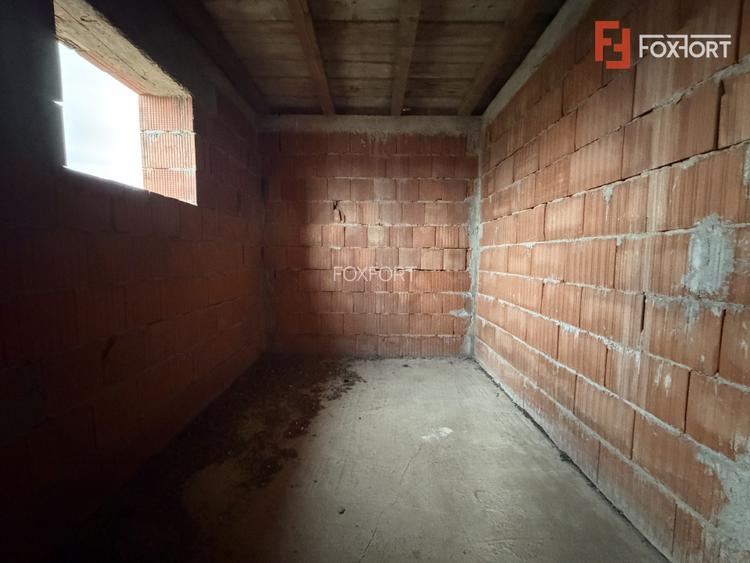 OPORTUNITATE - Casa individuala la rosu, teren de 851 mp in Peciu Nou - 16