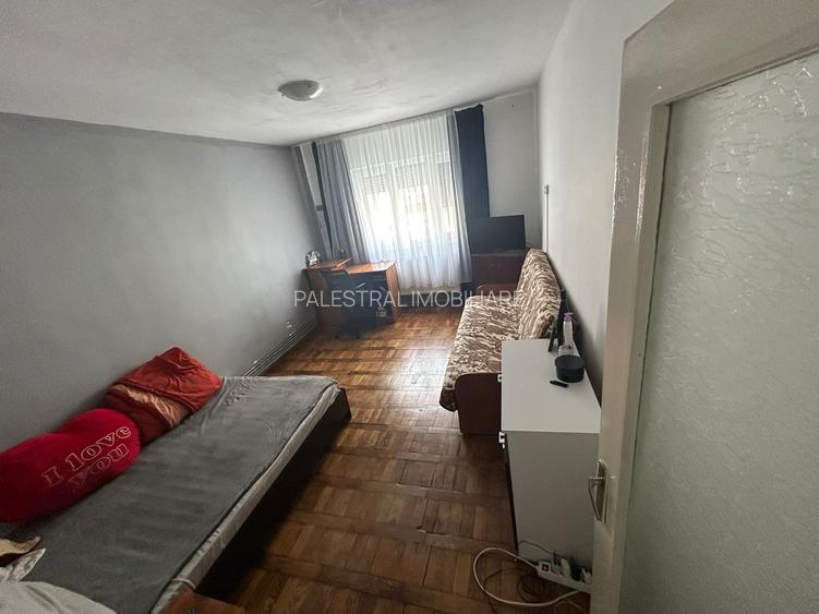 Apartament 2 camere Tractorul decomandat ,etajul 1,78000 Euro - 5