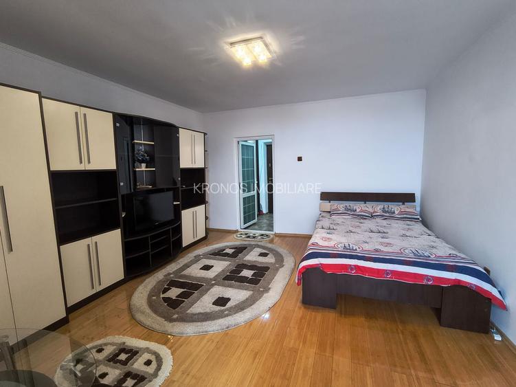 FAR GARSONIERA DECOMANDATA, MOBILATA, LIBERA 32 MP PRET 51000 EURO - 2