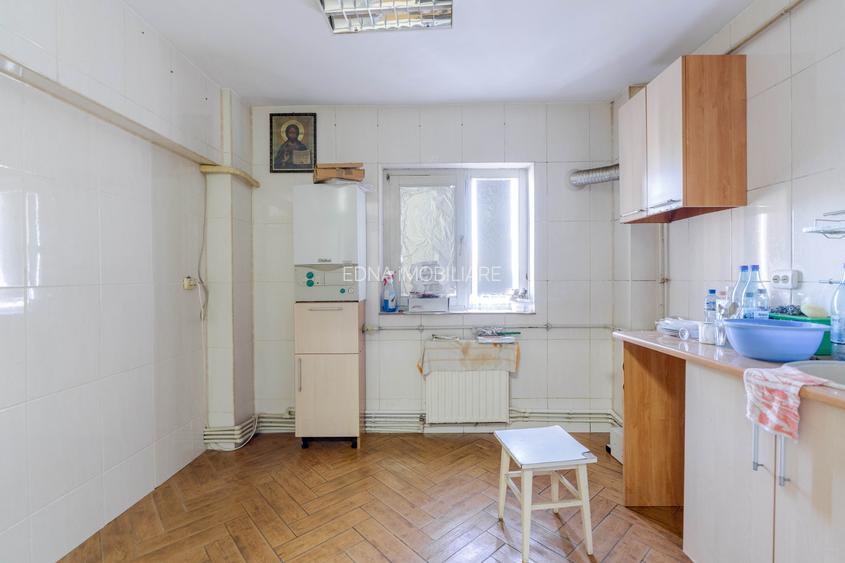 Apartament 3 camere transformat in 2 camere – Bd. Cosminului - 15