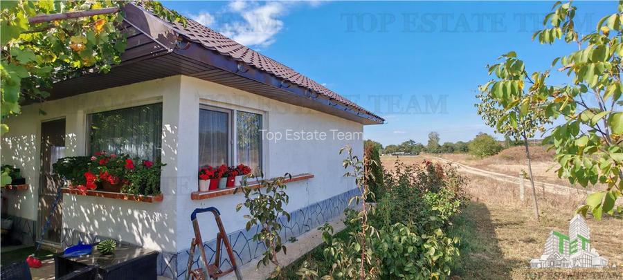 Ferma 3,3ha, din care 2,5ha intravilan, vila 7 camere, D+P+E+M, casa pentru munc - 17