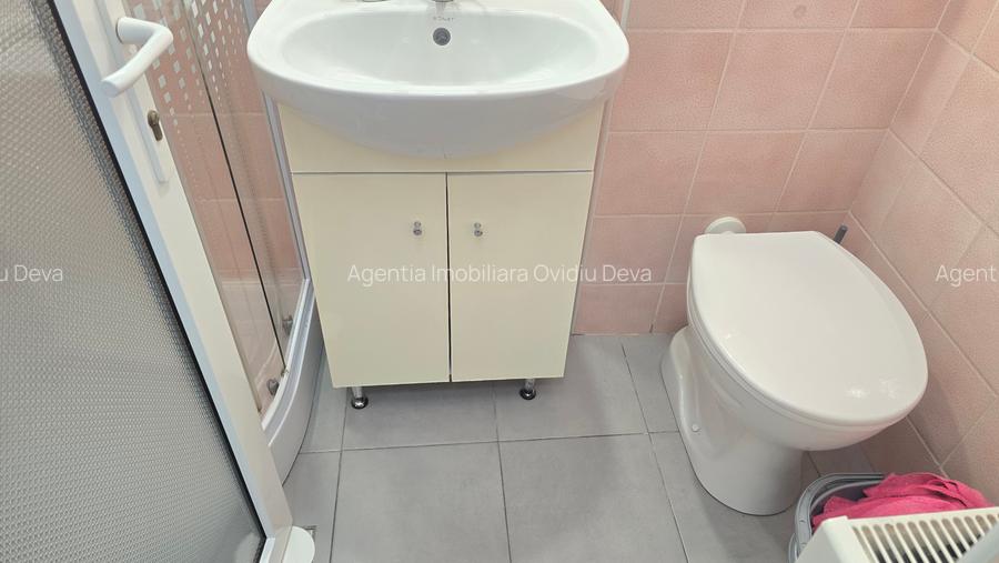 Vand garsoniera in Deva, zona ultracentrala (langa Primarie),et 3, mobilata - 7