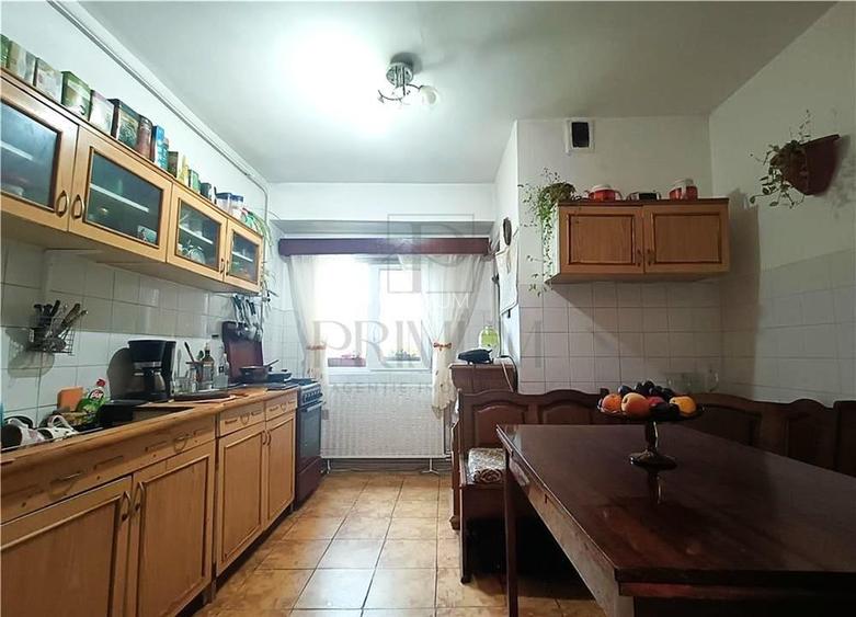 ARADULUI - 4 cam - 2 bai - 1 balcon 13mp - debara - decomandat - centrala propri - 8