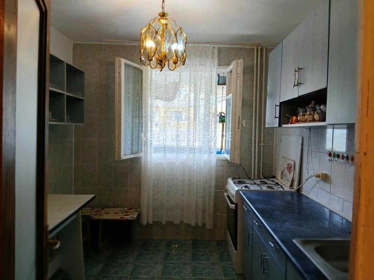 Inchiriez apartament 3 camere zona Fizicienilor-Metrou Nicolae Grigorescu