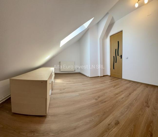 Apartament la mansarda, zona Garii - 4