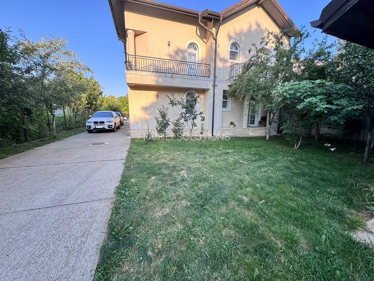 Casa deosebita sector 4 P+1+M. 6 cam.Util 418mp. Teren 1638m - 44