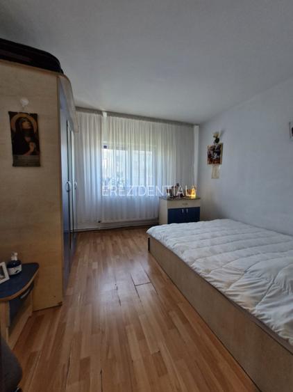 Apartament 4 camere-decomandat-centrala-zona Vitan - 9