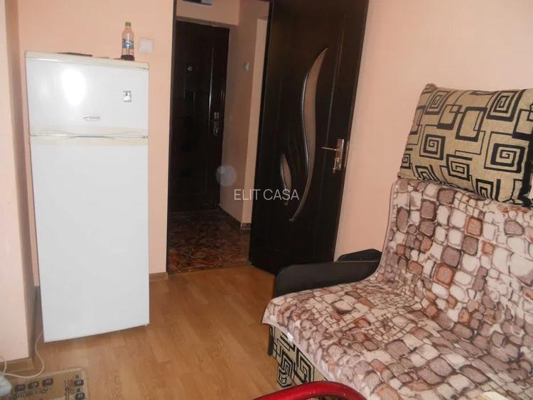 Apratament cu o camera, etajul 3/4, zona Podu Ros - 4