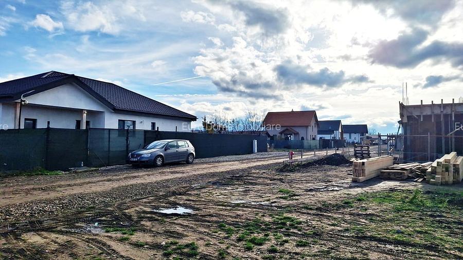 Vând teren comuna Cristian jud Brașov 714 metri patrați preț 78.000 E - 11