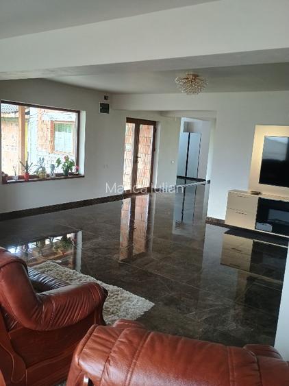 Casa cu etaj,2 terase +garaj - 11